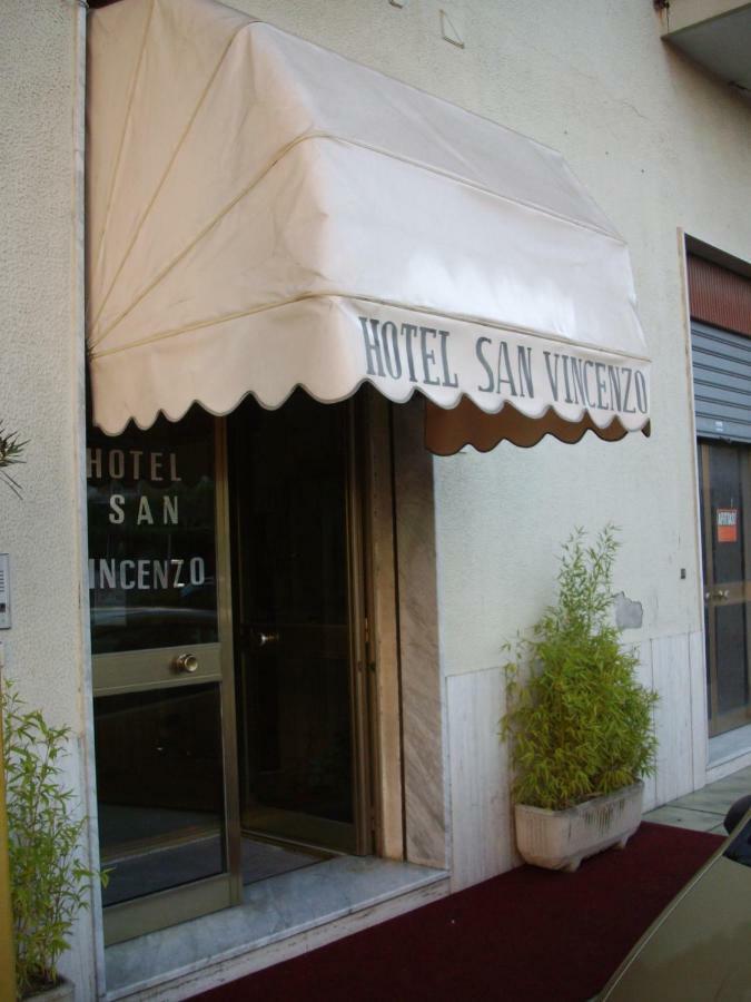 Hotel San Vincenzo Соверато-Марина Екстер'єр фото