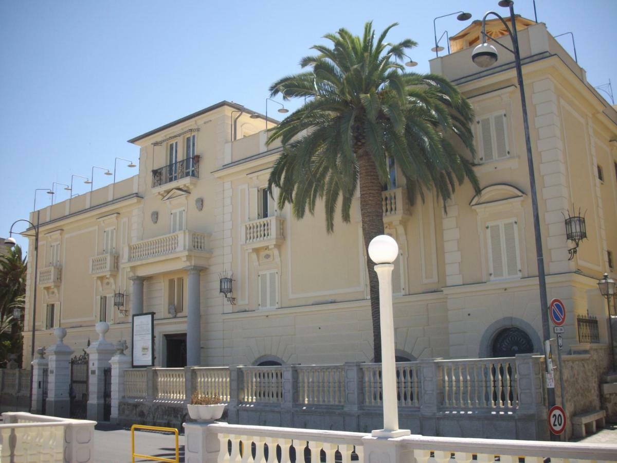Hotel San Vincenzo Соверато-Марина Екстер'єр фото