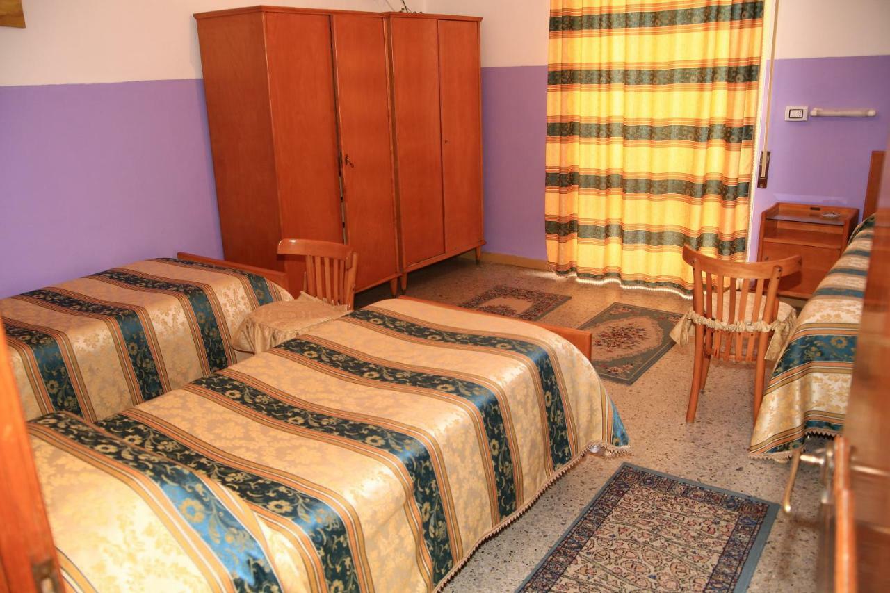 Hotel San Vincenzo Соверато-Марина Екстер'єр фото