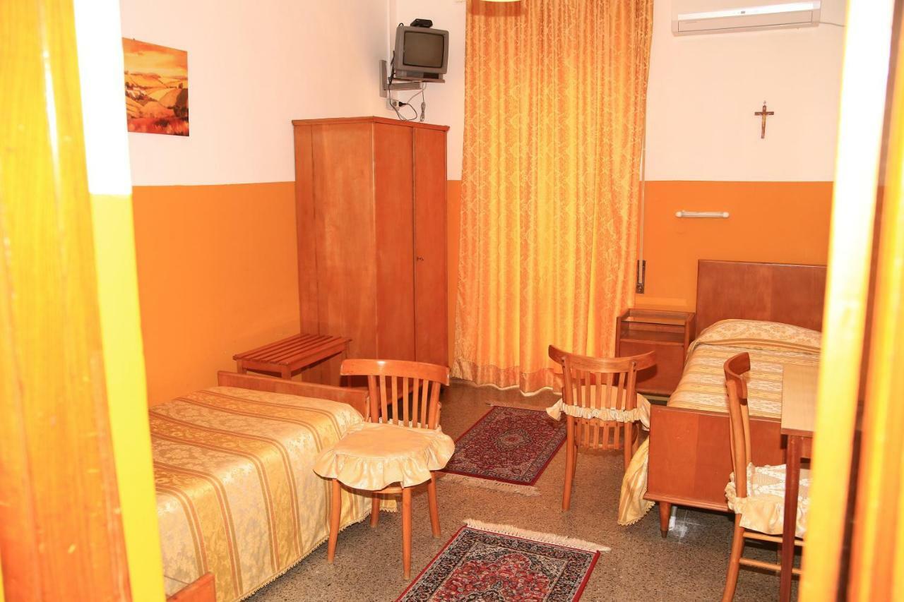 Hotel San Vincenzo Соверато-Марина Екстер'єр фото