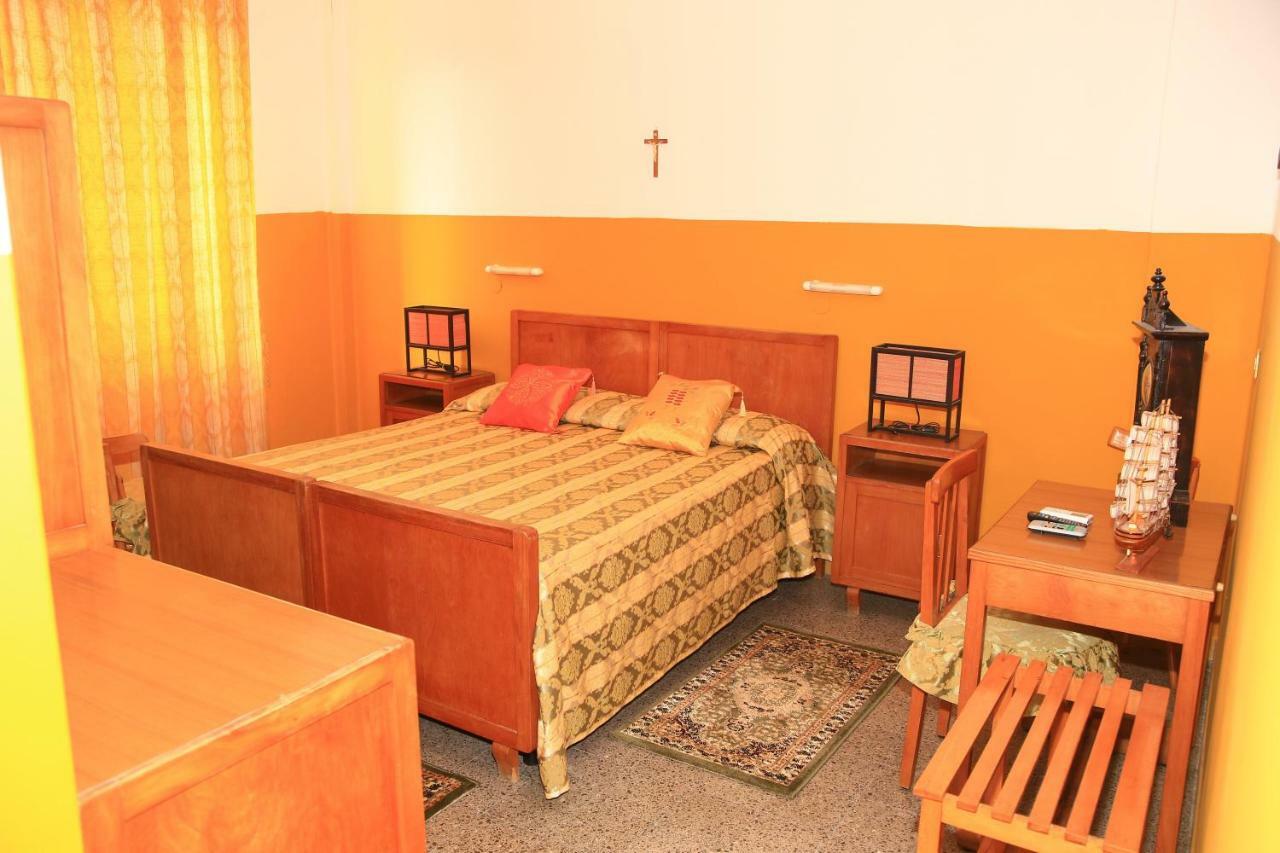 Hotel San Vincenzo Соверато-Марина Екстер'єр фото