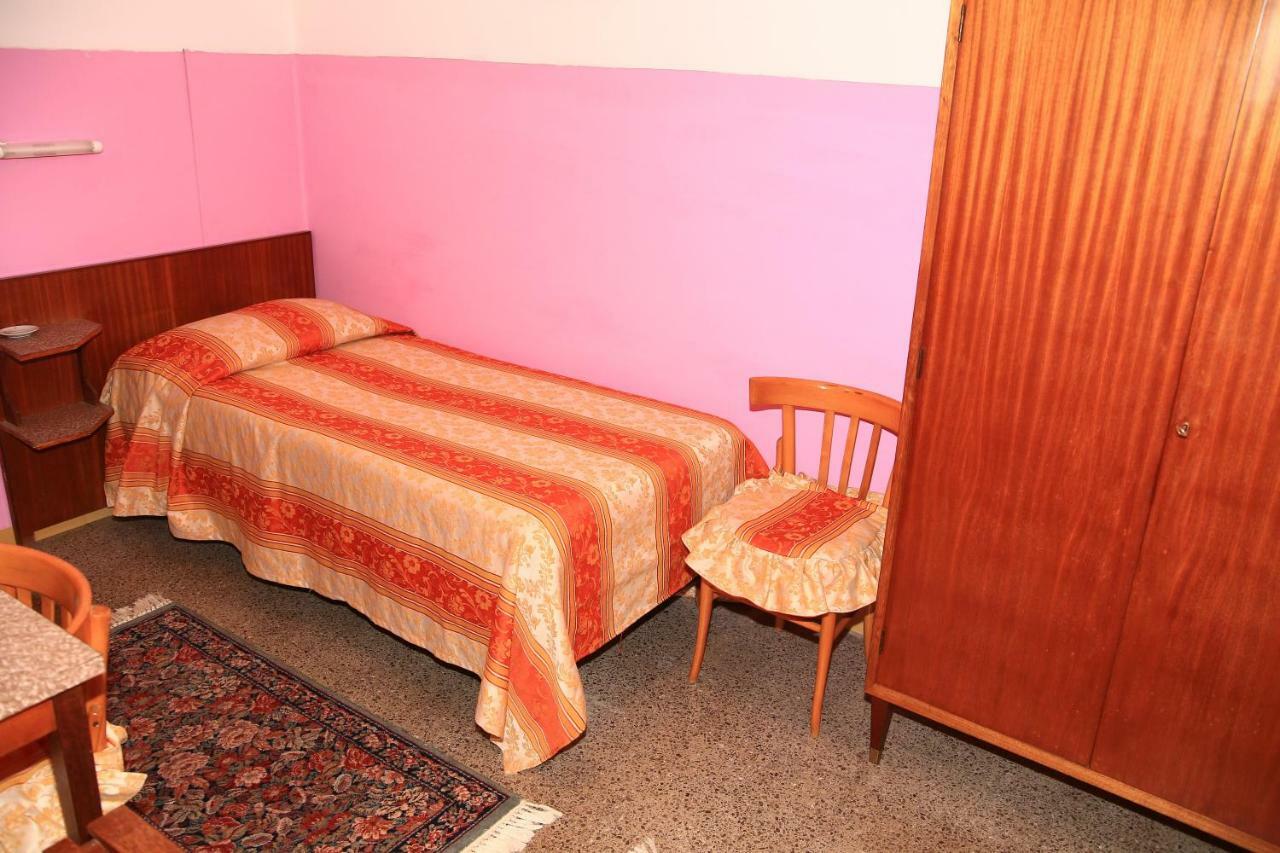Hotel San Vincenzo Соверато-Марина Екстер'єр фото