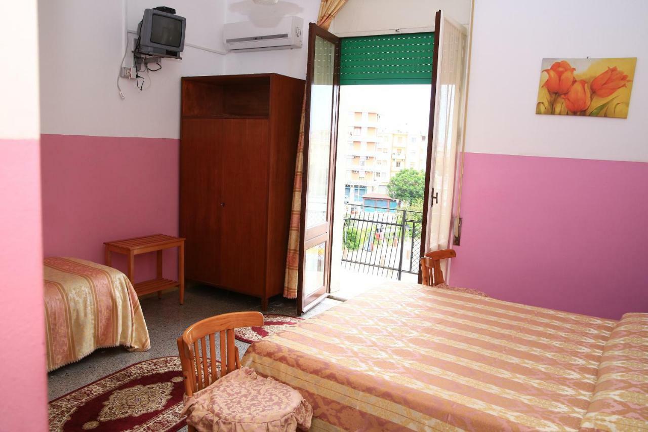 Hotel San Vincenzo Соверато-Марина Екстер'єр фото