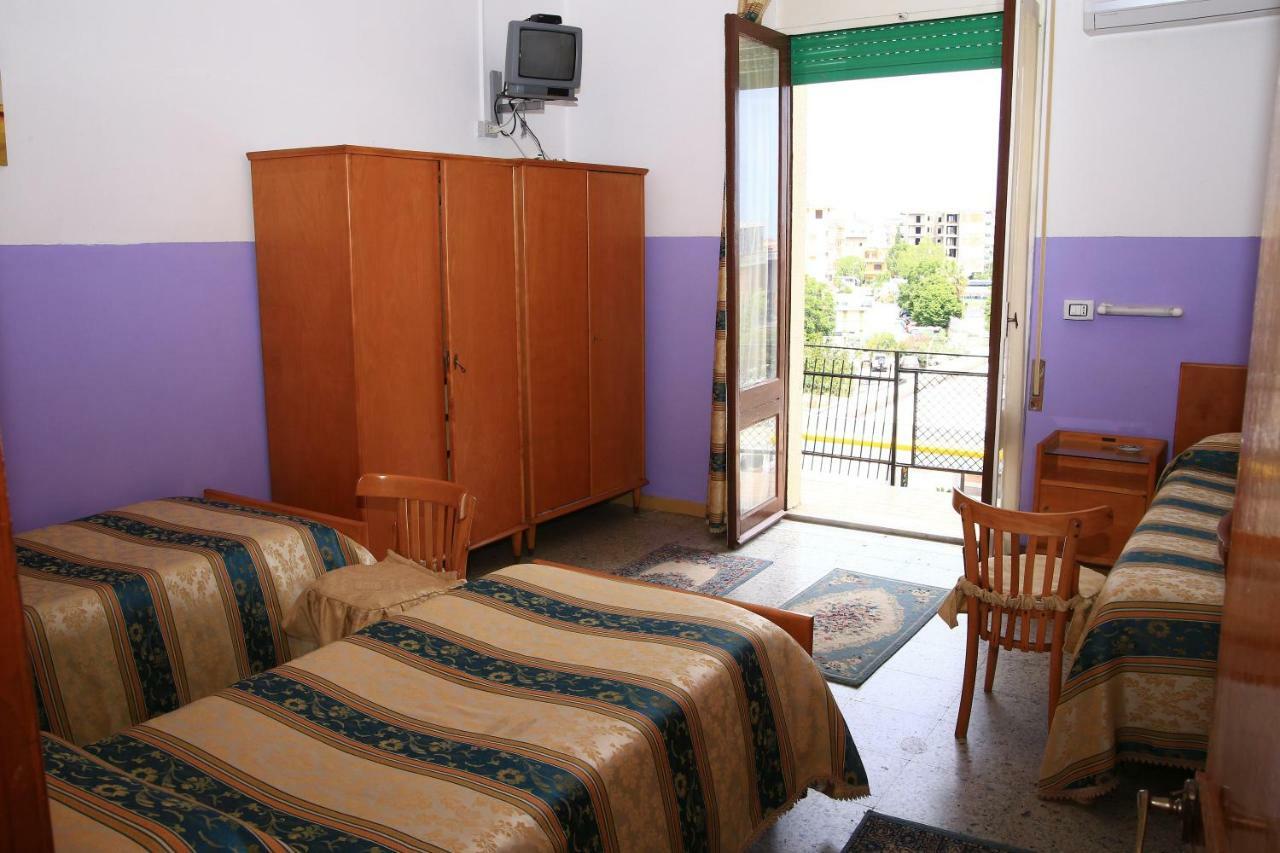 Hotel San Vincenzo Соверато-Марина Екстер'єр фото