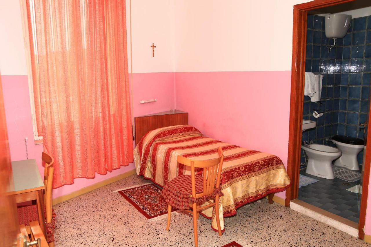 Hotel San Vincenzo Соверато-Марина Екстер'єр фото